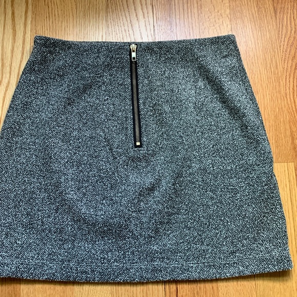 SOFT KNIT KENDALL & KYLIE SKIRT - Picture 3 of 3